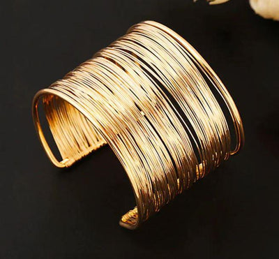 Elegant Vintage Golden Bracelet – Timeless Charm for Any Occasion