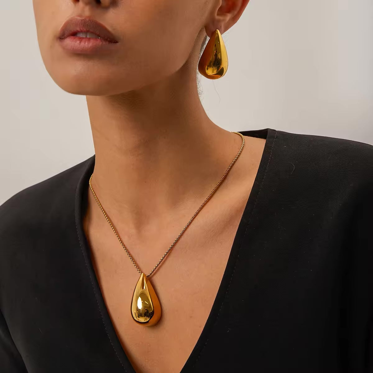 Solegio Drop Earrings