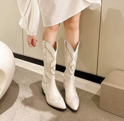 Snowy Cowboy Boots – Women’s Western-Style Leather Boots with Classic Design