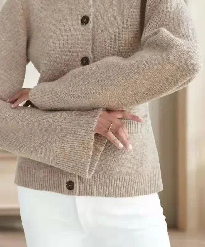 Ultra-Soft Buttoned Cardigan – Cozy and Stylish