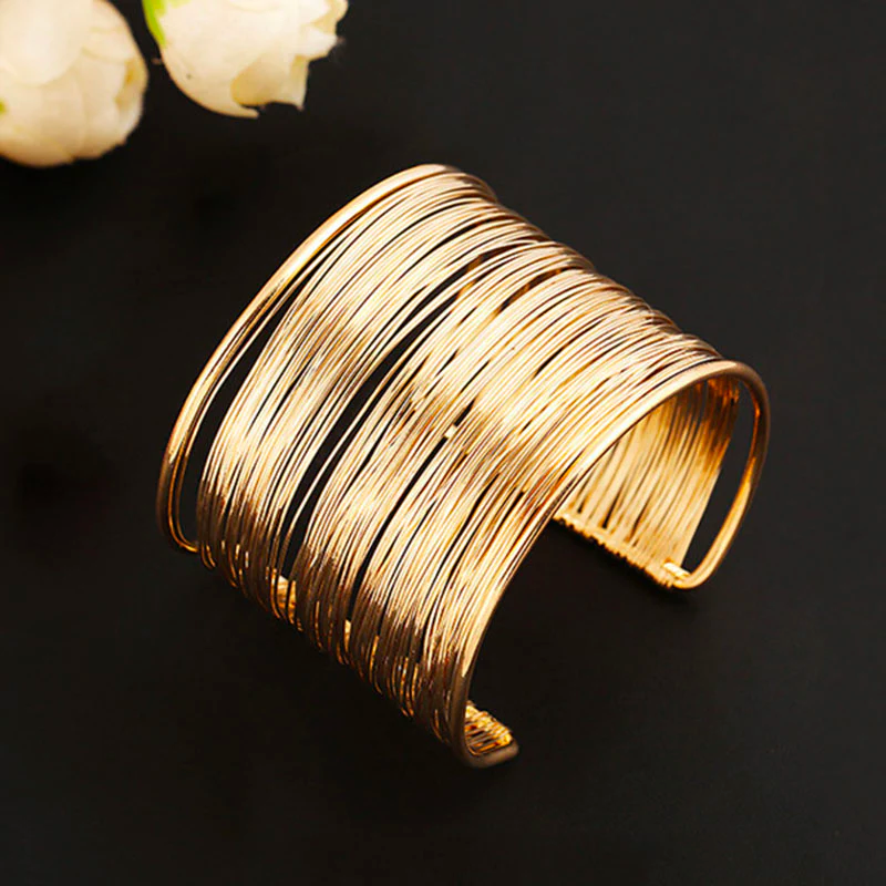 Elegant Vintage Golden Bracelet – Timeless Charm for Any Occasion