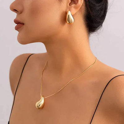 Solegio Drop Earrings